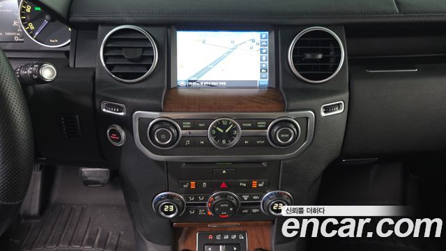 Land Rover Discovery 2016 — photo 14