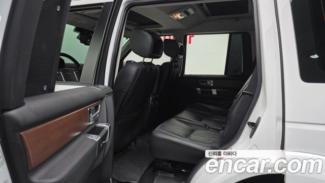 Land Rover Discovery 2016 — photo 16