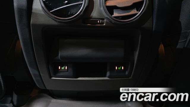 Land Rover Discovery 2016 — photo 17