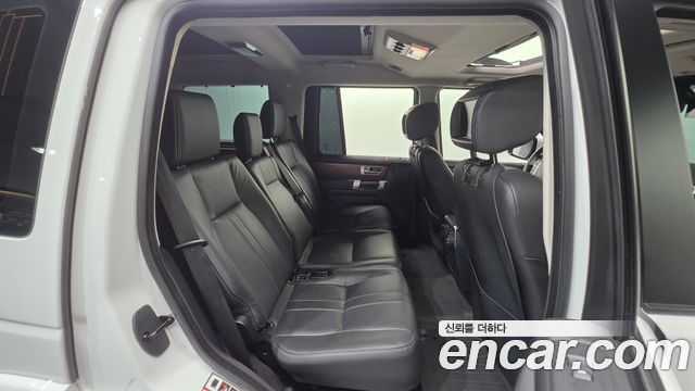 Land Rover Discovery 2016 — photo 18