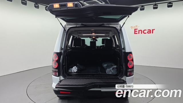 Land Rover Discovery 2016 — photo 19