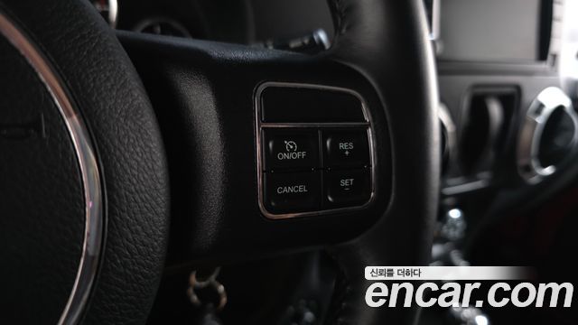 Jeep Wrangler 2012 — photo 22