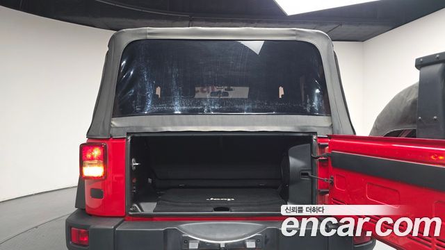 Jeep Wrangler 2012 — photo 26