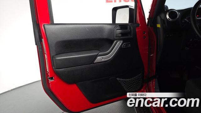 Jeep Wrangler 2012 — photo 14
