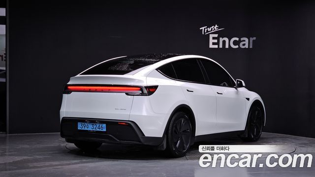 Tesla Model Y 2025 — photo 2