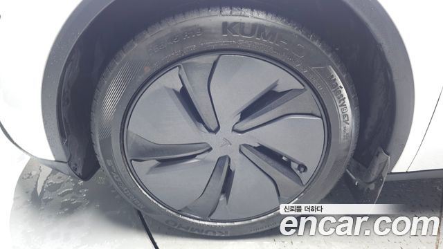 Tesla Model Y 2025 — photo 5