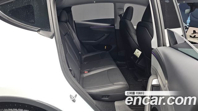 Tesla Model Y 2025 — photo 17
