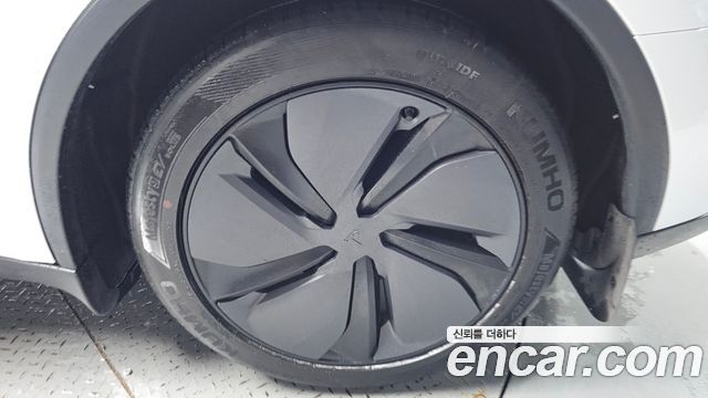 Tesla Model Y 2025 — photo 7