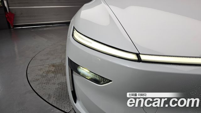 Tesla Model Y 2025 — photo 8