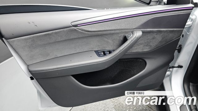 Tesla Model Y 2025 — photo 14