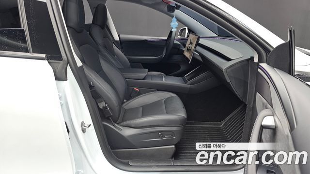 Tesla Model Y 2025 — photo 16