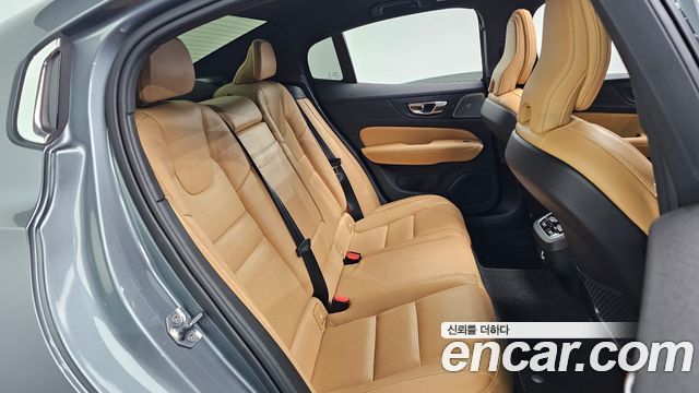 Volvo S60 2020 — photo 17