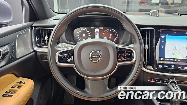 Volvo S60 2020 — photo 19