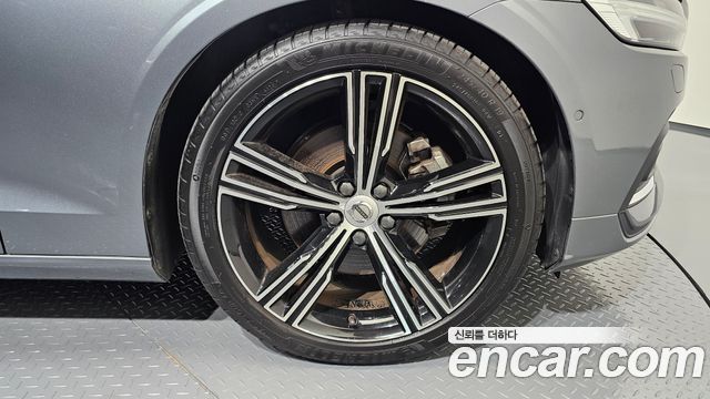 Volvo S60 2020 — photo 7