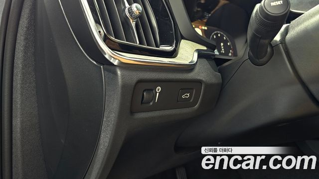 Volvo S60 2020 — photo 28