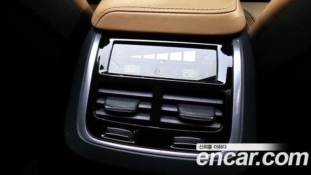 Volvo S60 2020 — photo 32
