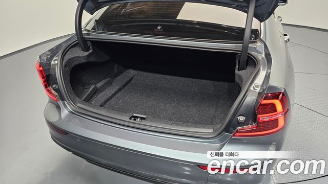Volvo S60 2020 — photo 37