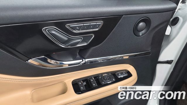 Lincoln Corsair 2021 — photo 29