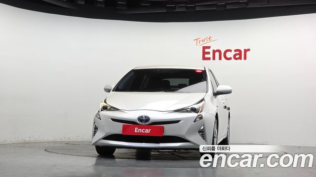Toyota Prius 2017 — photo 3