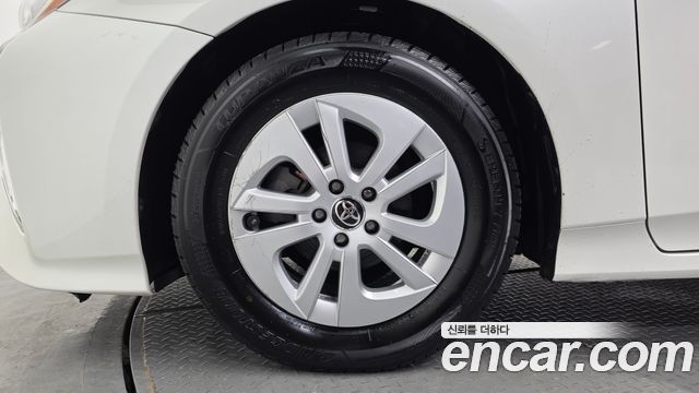Toyota Prius 2017 — photo 5