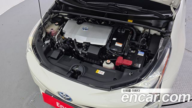 Toyota Prius 2017 — photo 6