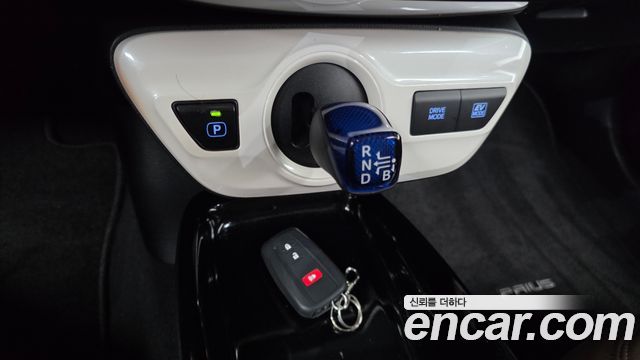 Toyota Prius 2017 — photo 9