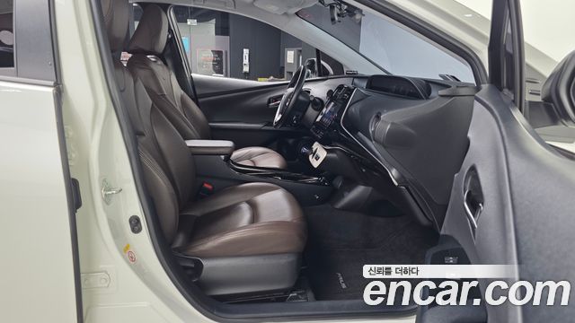 Toyota Prius 2017 — photo 11