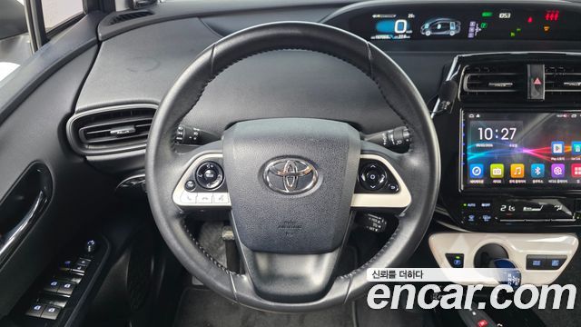 Toyota Prius 2017 — photo 13