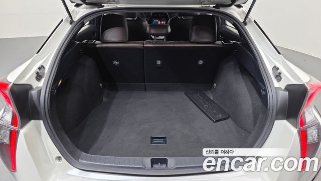 Toyota Prius 2017 — photo 20