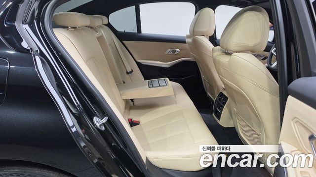 BMW 3-Series 2022 — photo 17
