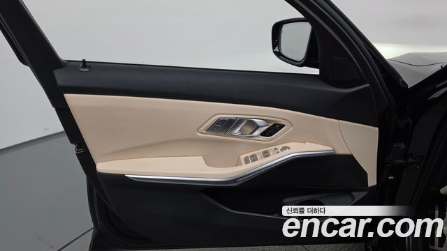BMW 3-Series 2022 — photo 14