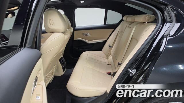 BMW 3-Series 2022 — photo 16