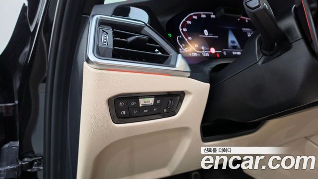 BMW 3-Series 2022 — photo 28