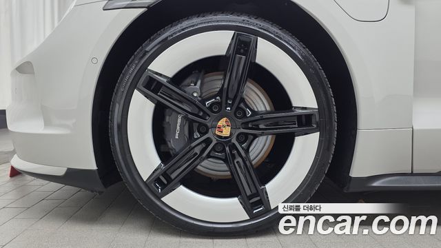 Porsche Taycan 2025 — photo 5