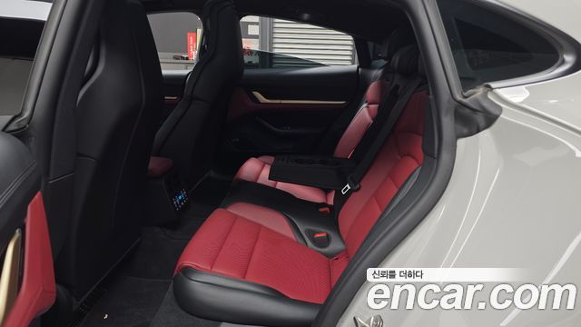 Porsche Taycan 2025 — photo 18