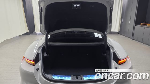 Porsche Taycan 2025 — photo 26