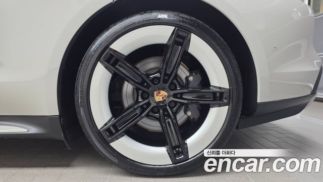 Porsche Taycan 2025 — photo 7