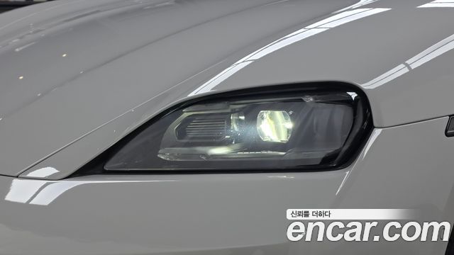Porsche Taycan 2025 — photo 8