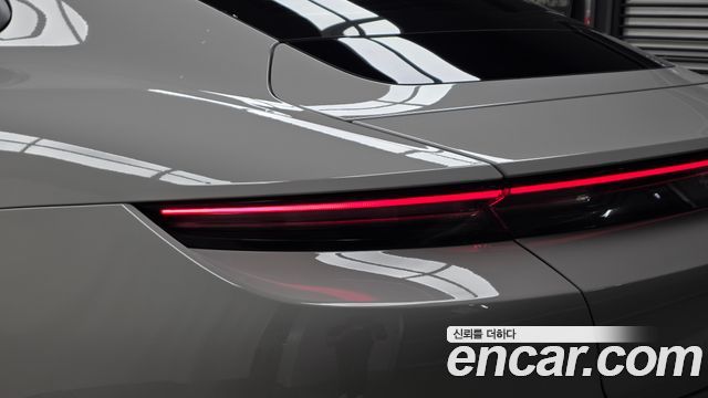 Porsche Taycan 2025 — photo 9