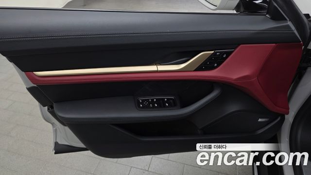 Porsche Taycan 2025 — photo 14