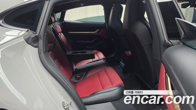 Porsche Taycan 2025 — photo 16