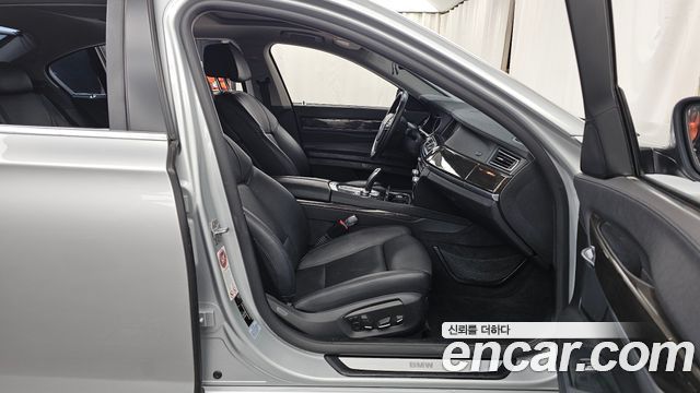 BMW 7-Series 2013 — photo 11