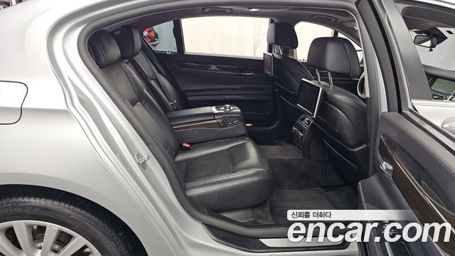 BMW 7-Series 2013 — photo 12