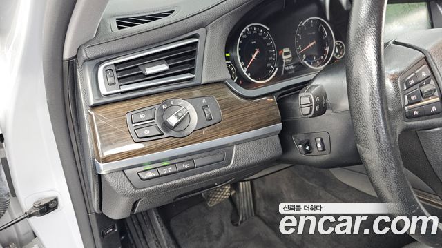 BMW 7-Series 2013 — photo 16