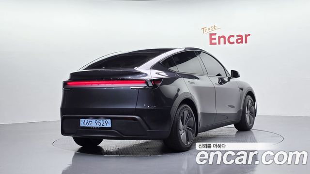 Tesla Model Y 2025 — photo 2