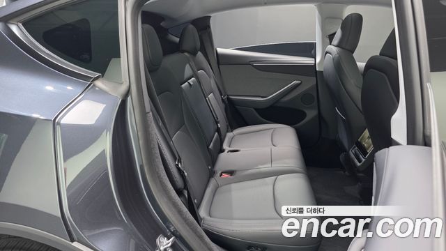 Tesla Model Y 2025 — photo 17