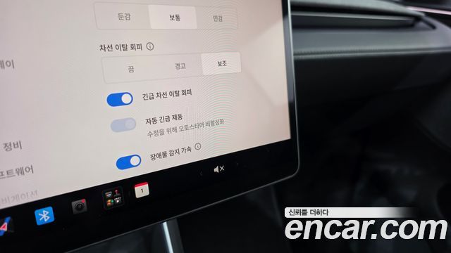 Tesla Model Y 2025 — photo 25