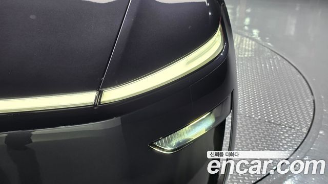Tesla Model Y 2025 — photo 8