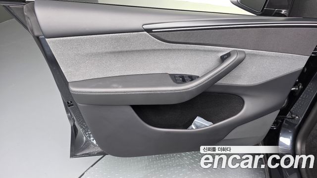 Tesla Model Y 2025 — photo 14