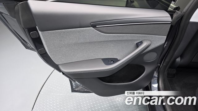 Tesla Model Y 2025 — photo 15